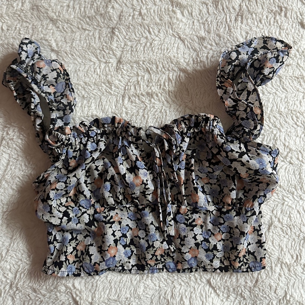 Floral Ruffle Sleeve Crop Top